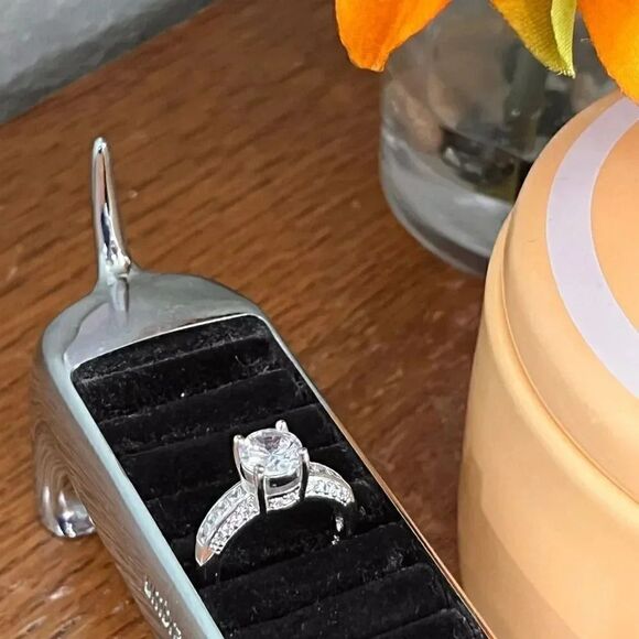 NWOT Silver Size 7 Gorgeous Ring with lots of bling, - Picture 4 of 12